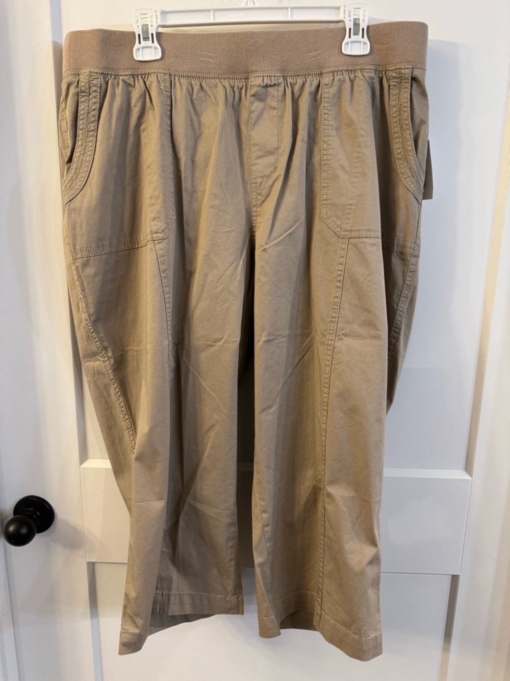 Catherines Women’s Tan Pull On Chino Capris